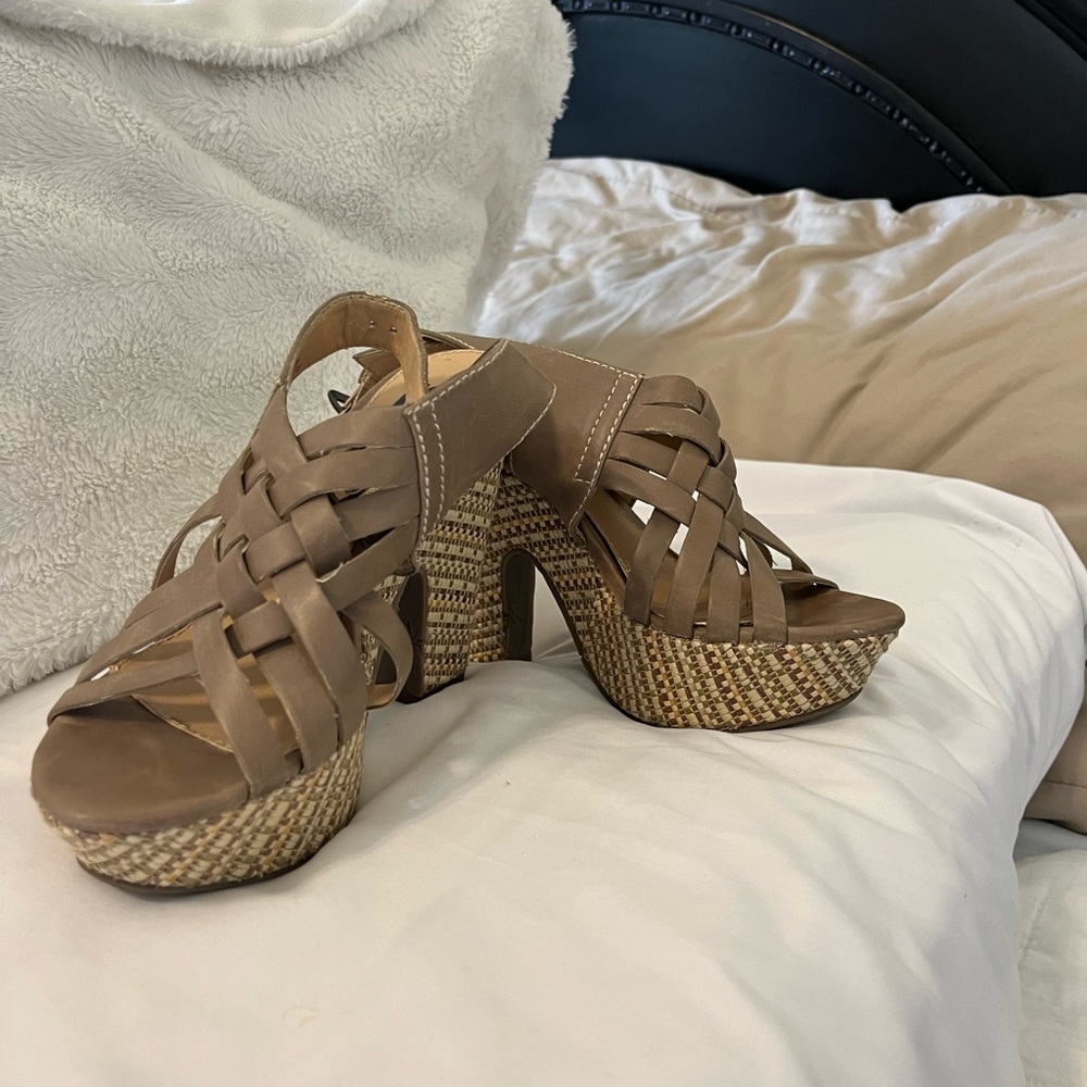 R2 Lolita heels size 6 sandal in good condition .